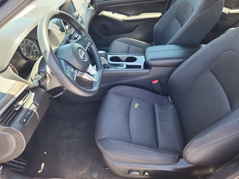 Used 2024 Nissan Altima 2.5 SV FWD image 8