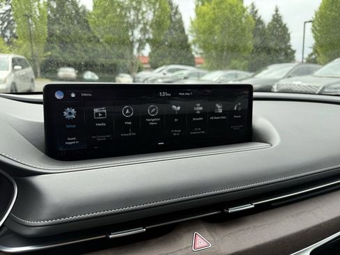 Used 2024 Genesis G80 image 29