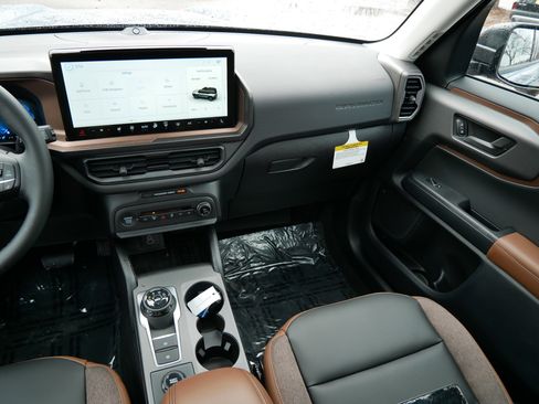 Used 2025 Ford Bronco Sport Outer Banks w/ Outer Banks Tech Package+ image 11