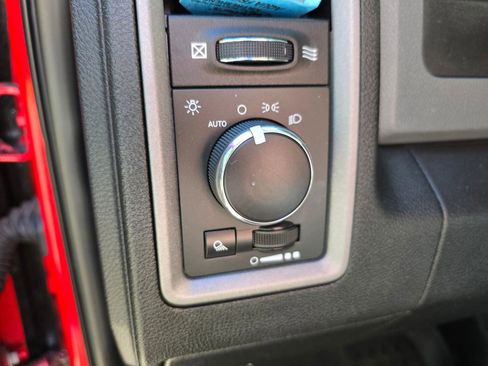 Used 2014 RAM 1500 ST RWD image 22