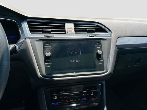 Used 2023 Volkswagen Tiguan SE w/ Panoramic Sunroof Package FWD image 28