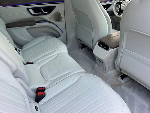 Used 2023 Mercedes-Benz EQS 580 4MATIC SUV image 33