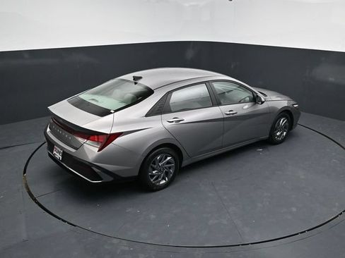 Used 2024 Hyundai Elantra SEL FWD image 55