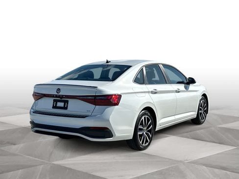 Used 2025 Volkswagen Jetta SE FWD image 8