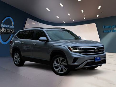 Used 2022 Volkswagen Atlas SE w/ Panoramic Sunroof Package image 2