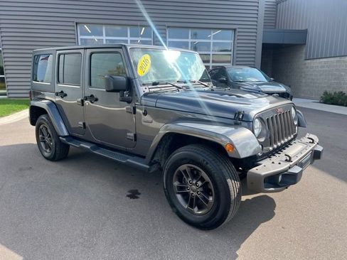 Used 2016 Jeep Wrangler Unlimited Sahara AWD/4WD image 3
