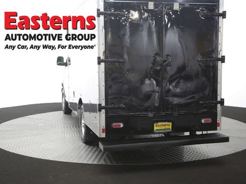 Used 2017 Chevrolet Express 3500 RWD image 33