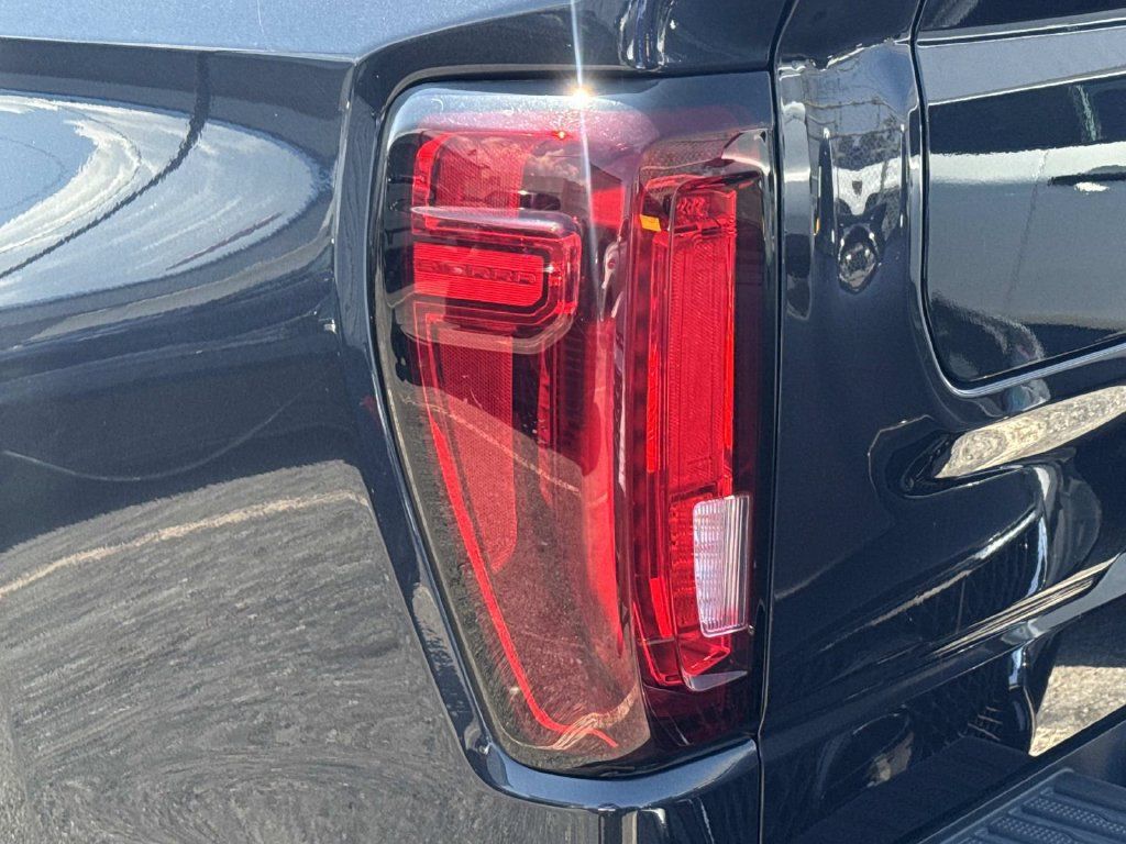 Used 2025 GMC Sierra 1500 SLT RWD image 10