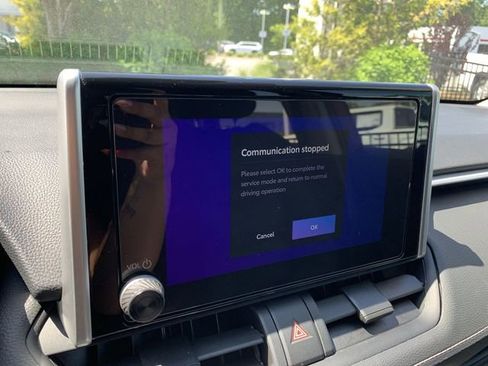 Used 2025 Toyota RAV4 XLE FWD image 21