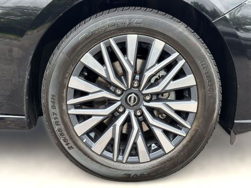 Used 2025 Nissan Altima 2.5 SV FWD image 12