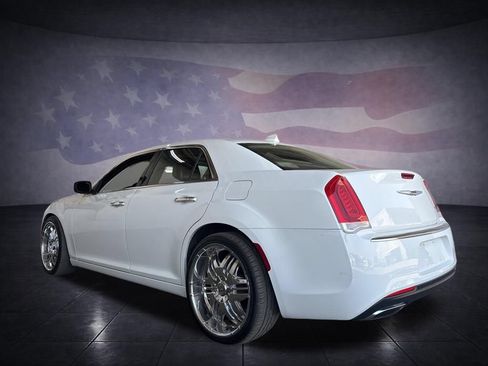 Used 2017 Chrysler 300 C RWD image 3