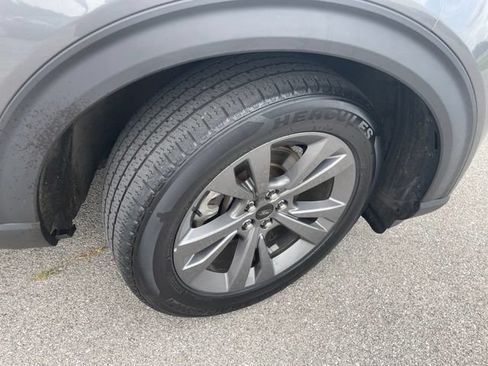 Used 2021 Ford Explorer XLT w/ Equipment Group 202A AWD/4WD image 18