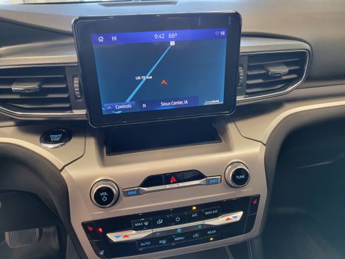Used 2022 Ford Explorer XLT w/ Equipment Group 202A AWD/4WD image 18