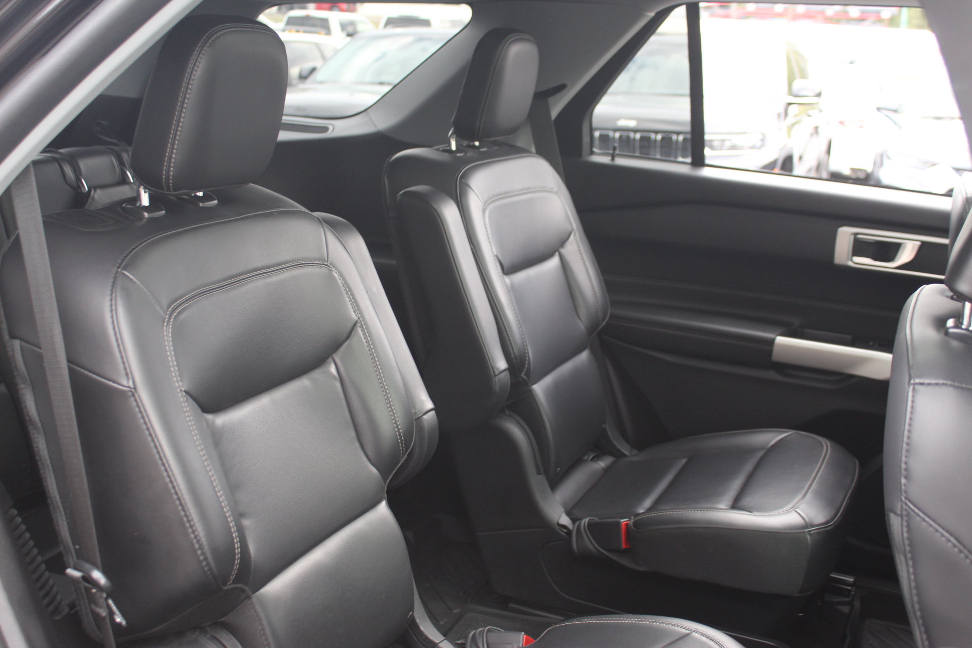 Used 2021 Ford Explorer XLT w/ Equipment Group 202A AWD/4WD image 33
