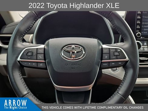 Used 2022 Toyota Highlander XLE FWD image 27