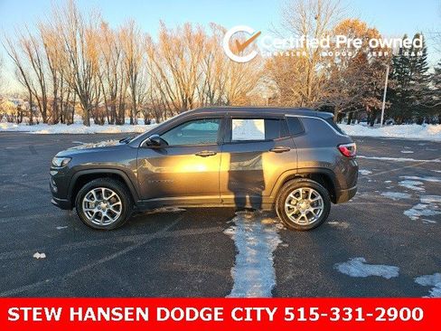 Used 2023 Jeep Compass Latitude image 1