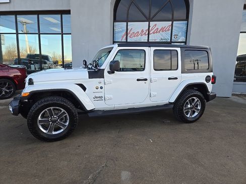 Used 2018 Jeep Wrangler Unlimited Sahara image 4