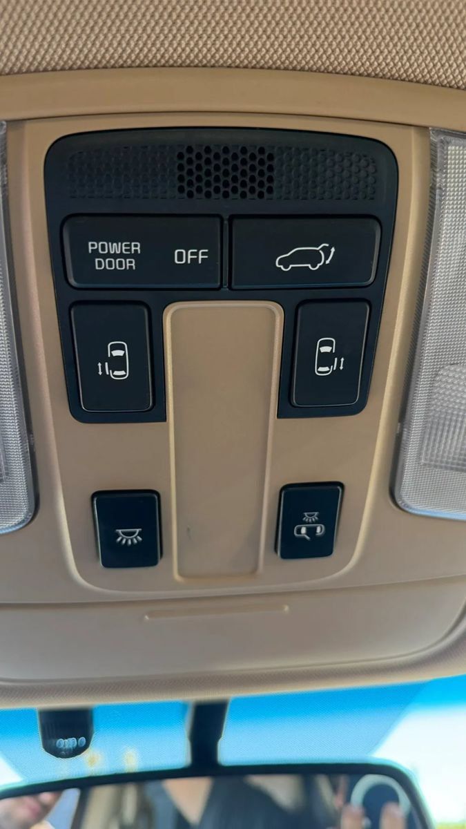 Used 2015 Kia Sedona SX FWD image 18