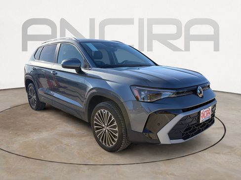 New 2026 Volkswagen Taos SE FWD image 2