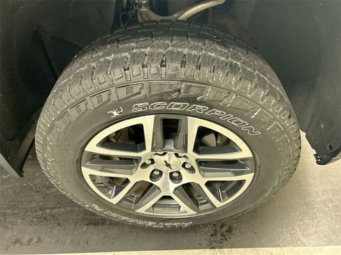 Used 2019 Chevrolet Silverado 1500 Custom Trail Boss w/ Custom Convenience Package image 8