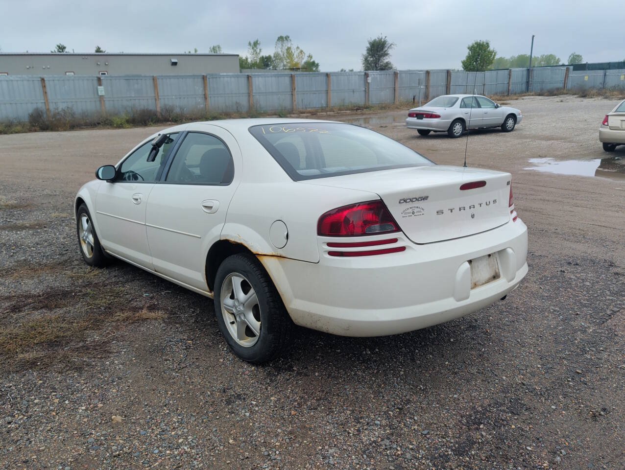 Used 2005 Dodge Stratus SXT FWD image 3