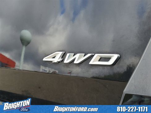 Used 2023 Ford Explorer XLT w/ Equipment Group 202A image 6