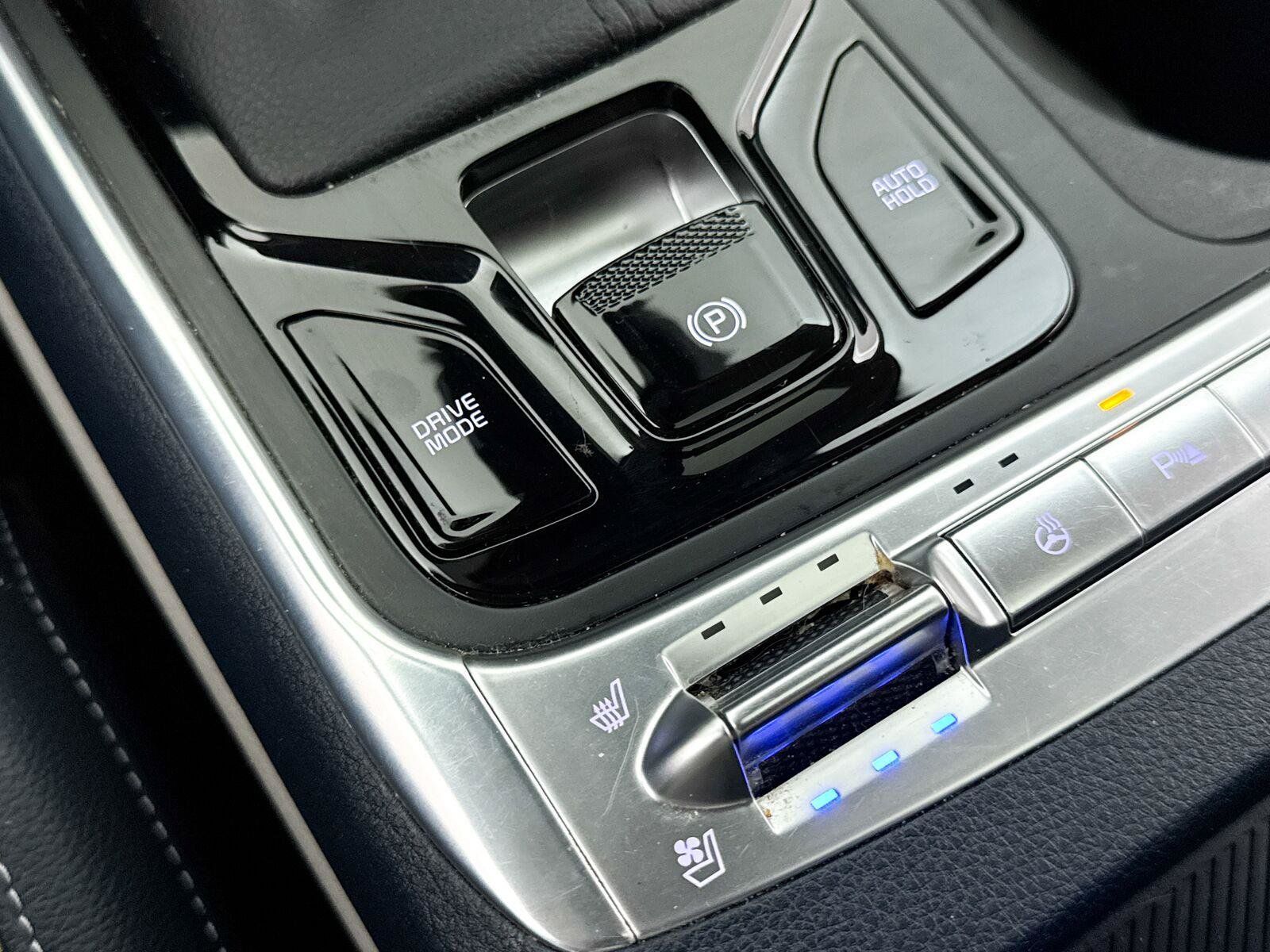 Certified 2025 Kia Carnival SX Prestige FWD image 11