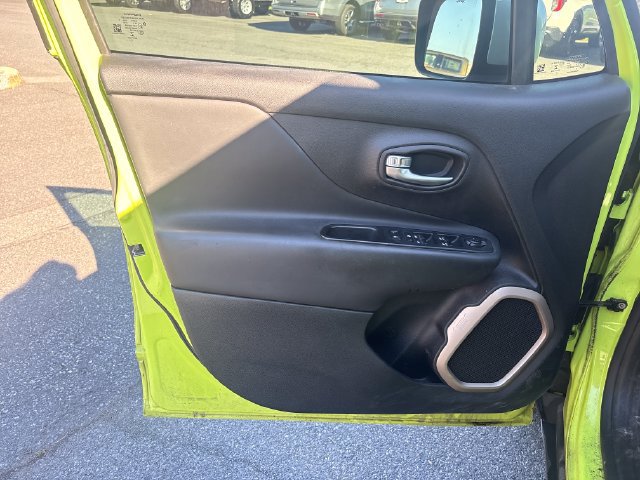 Used 2017 Jeep Renegade Limited FWD image 15