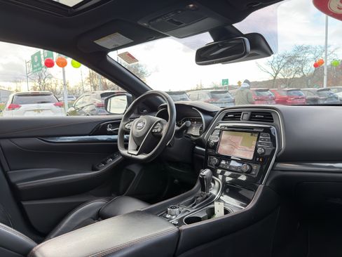 Used 2019 Nissan Maxima SR w/ Premium Package image 15