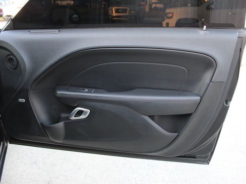 Used 2015 Dodge Challenger R/T Plus image 27