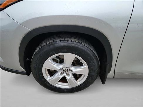 Used 2023 Toyota Highlander LE image 7