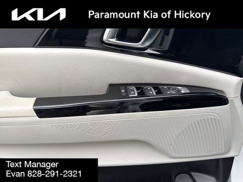 Used 2024 Kia Carnival EX image 25