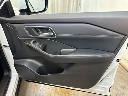 Certified 2025 Nissan Rogue Platinum image 27