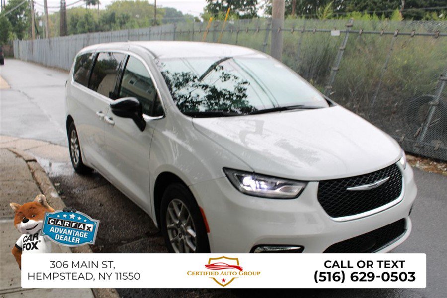 Used 2025 Chrysler Pacifica Select FWD image 4