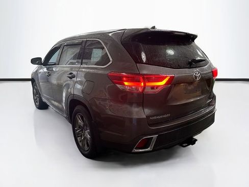 Used 2017 Toyota Highlander Limited Platinum image 8