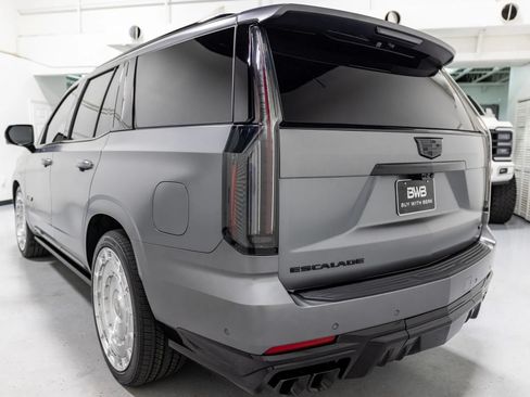 Used 2026 Cadillac Escalade V w/ LPO, Onyx Lite Package AWD/4WD image 19