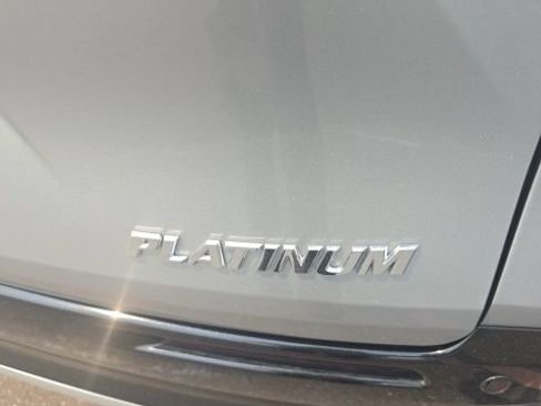Used 2025 Toyota Sienna Platinum AWD/4WD image 9