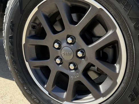 Used 2023 Jeep Gladiator Overland image 11