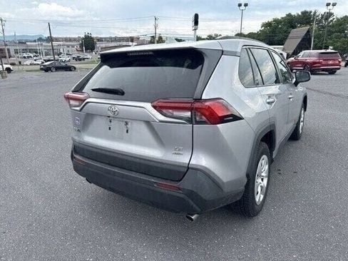 Used 2019 Toyota RAV4 LE image 5