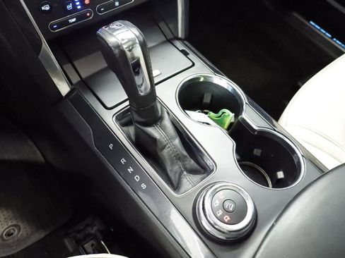 Used 2019 Ford Explorer Platinum AWD/4WD image 32