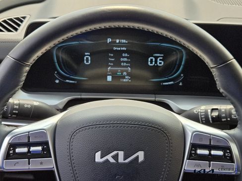 Certified 2025 Kia Telluride S FWD image 31