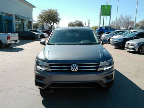 Used 2021 Volkswagen Tiguan SE image 2