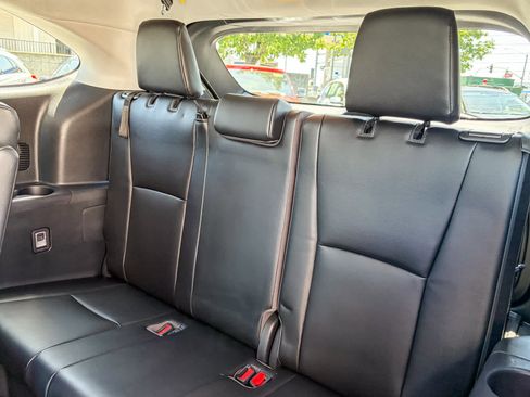 Used 2023 Toyota Highlander XLE AWD/4WD image 18