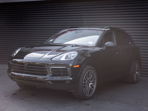 Certified 2023 Porsche Cayenne image 1