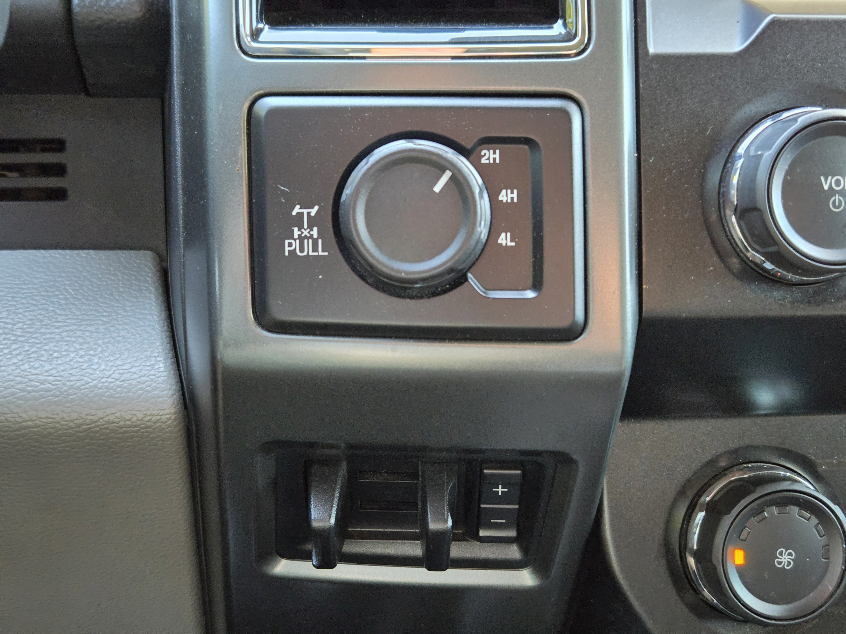 Used 2022 Ford F250 XLT w/ Black Appearance Package AWD/4WD image 16