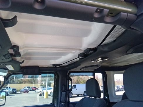 Used 2022 Jeep Wrangler Unlimited Sport image 14