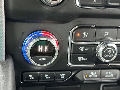 Used 2024 GMC Yukon XL SLT image 28