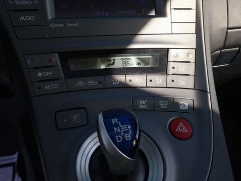 Used 2013 Toyota Prius Three w/ Solar Roof Pkg FWD image 31