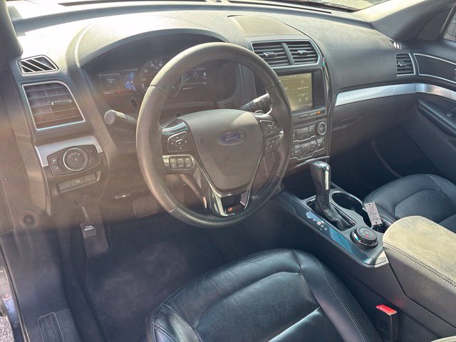Used 2016 Ford Explorer XLT w/ Equipment Group 202A AWD/4WD image 13