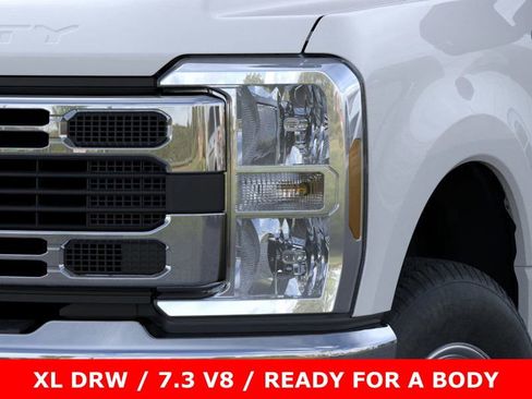 New 2025 Ford F350 XL w/ XL Chrome Package image 18